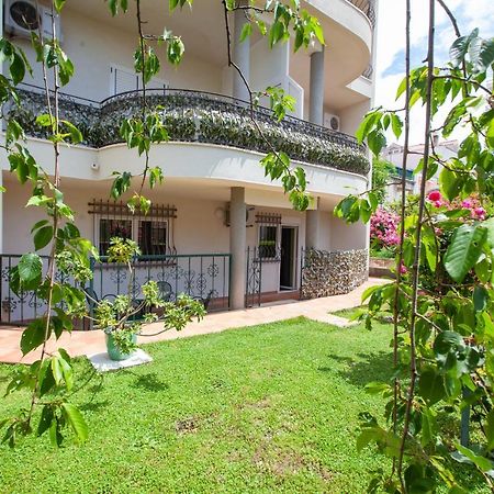 Apartments Cvjetni Dvori マカルスカ エクステリア 写真